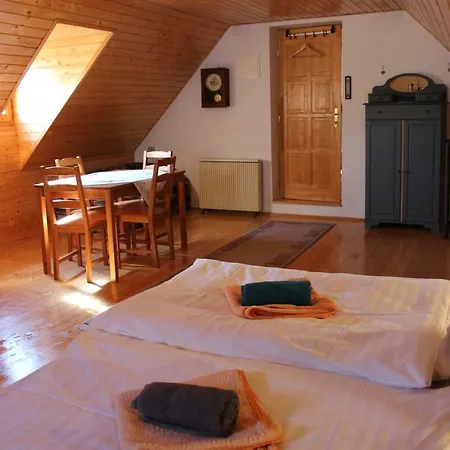 Ferienhaus Balatonhomes ~ Patakmenti Szallas *
